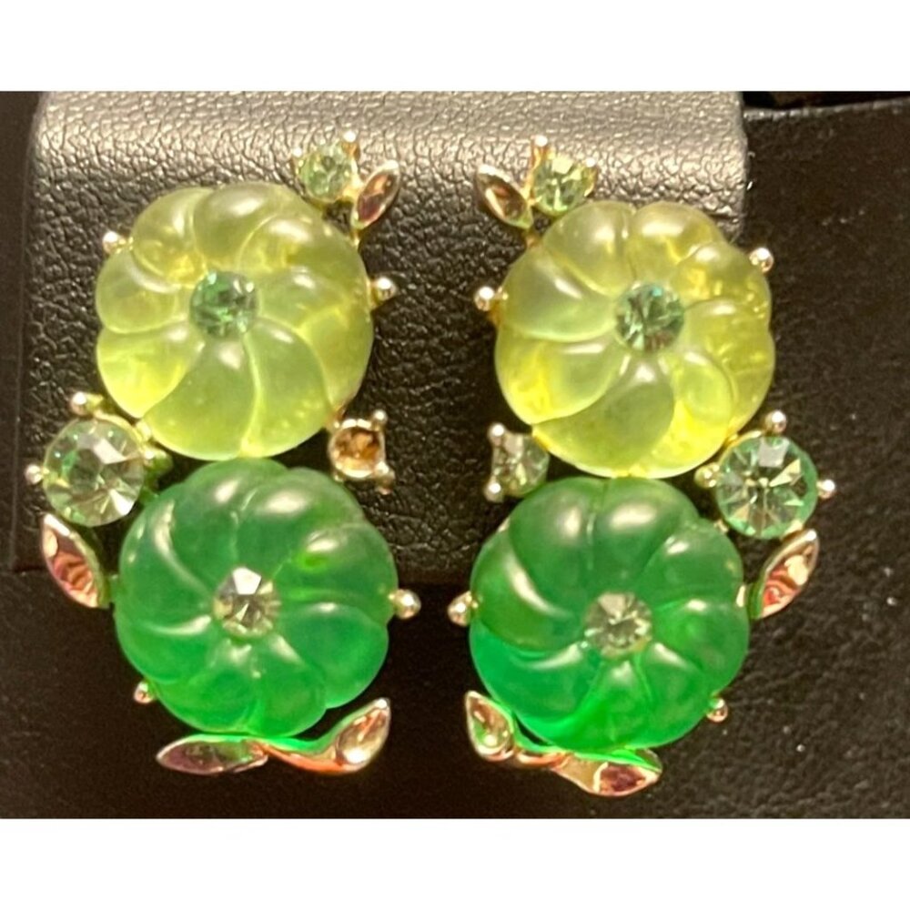 Vintage Lisner Molded Glass Shades Of Green Floral Clip-On Earrings